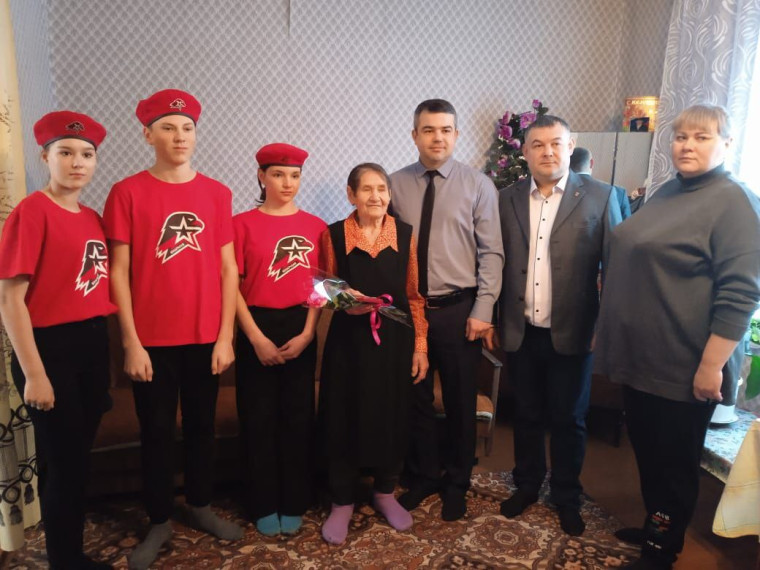 Поздравили труженицу тыла.