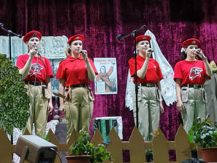 Участие юнармейцев в жизни села.